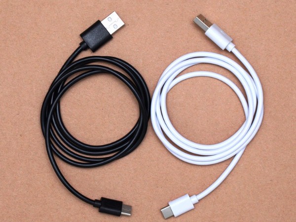 對講機USB充電線定制，聯(lián)鑫德誠數(shù)據(jù)線廠家